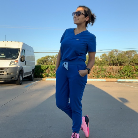 🎉 Like this post to be notified when I go live! 🎉 - Picture 17 of 17